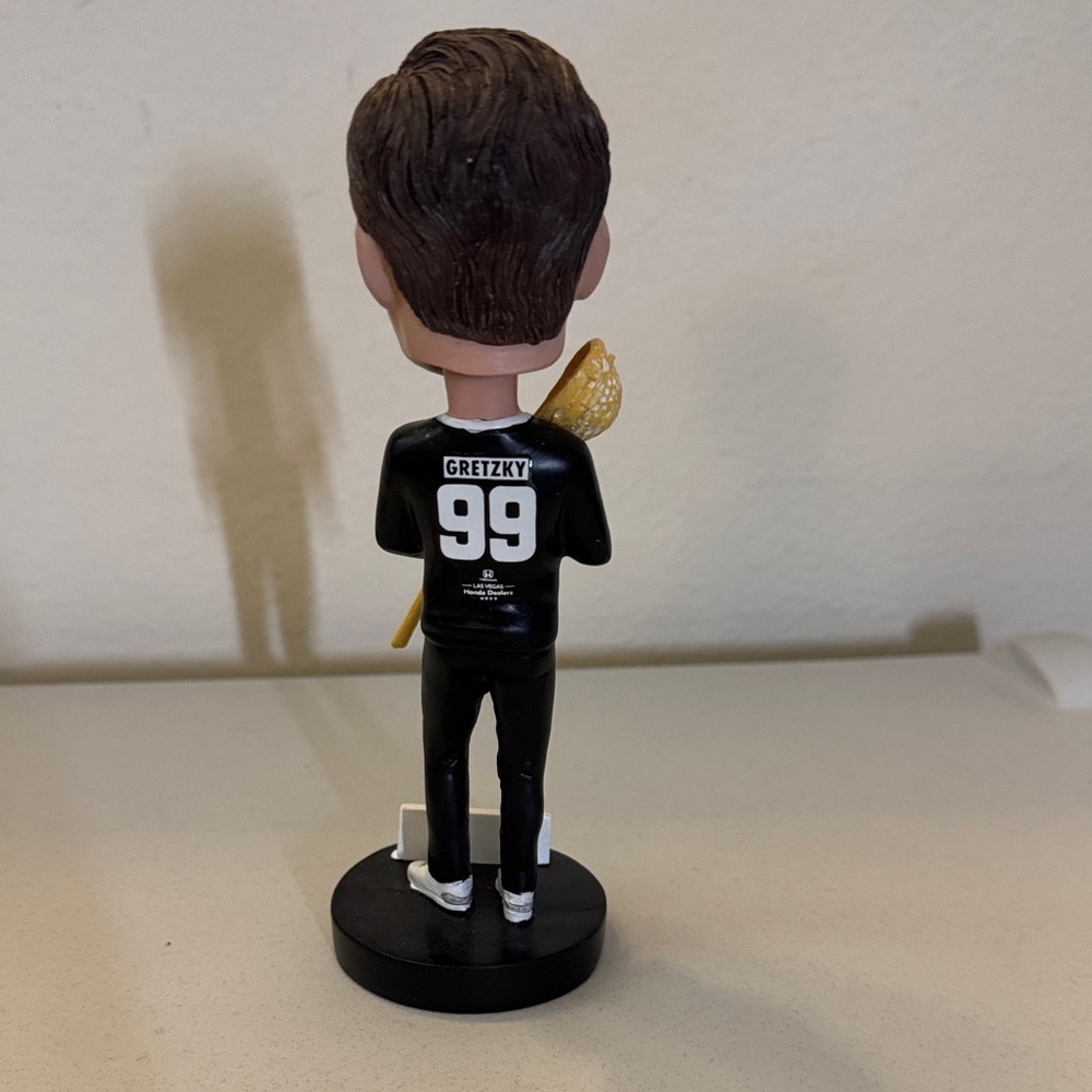 Wayne Gretzky Black and White Sports Bobblehead Desert Dogs LaCrosse - Picture 2 of 5